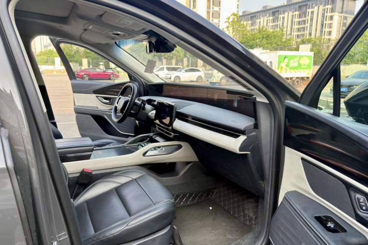 Used Lincoln Nautilus 2023 2.0T All-Wheel-Drive Luxury Hybrid Edition Interior 9