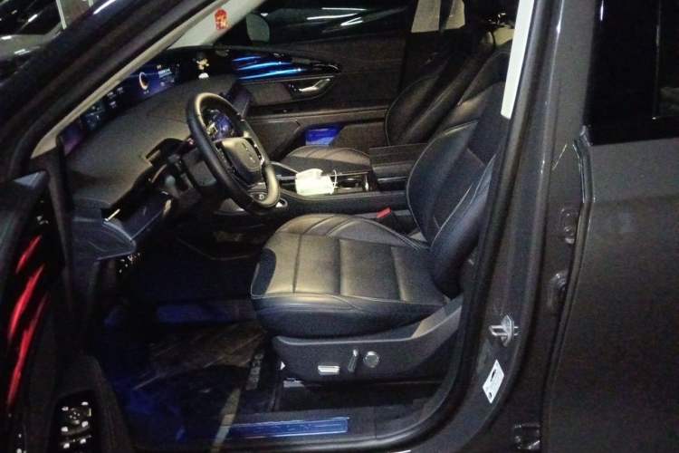Used Lincoln Nautilus 2023 2.0T All-Wheel-Drive Luxury Edition Left Front Seat