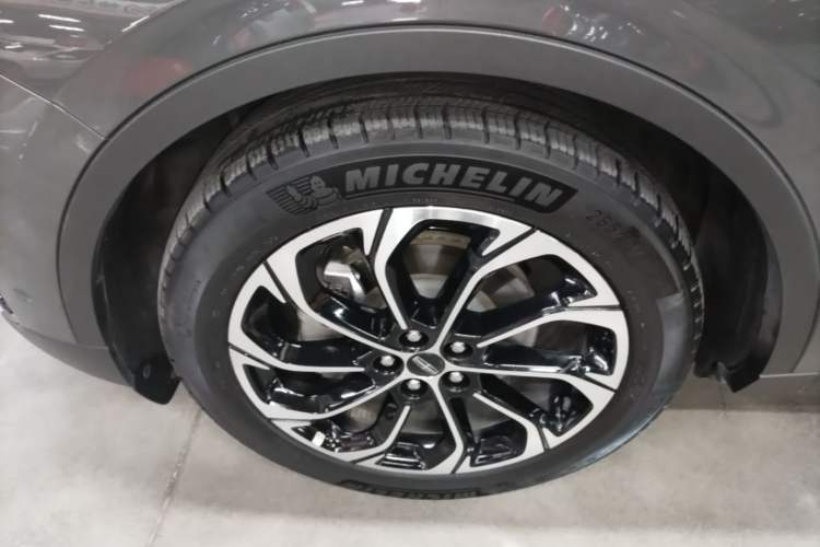 Used Lincoln Nautilus 2023 2.0T Four-Wheel Drive Zunrui Version Left Front Wheel Hub