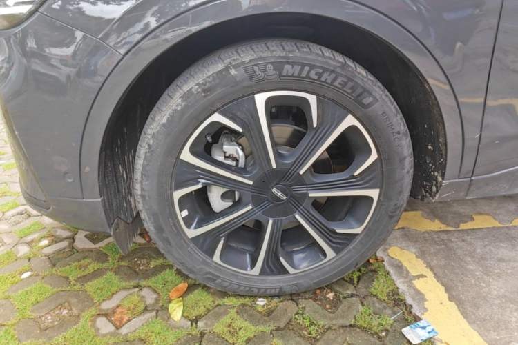 Used Lincoln Nautilus 2023 2.0T All-Wheel-Drive Zunrui Hybrid Version Left Front Wheel Hub