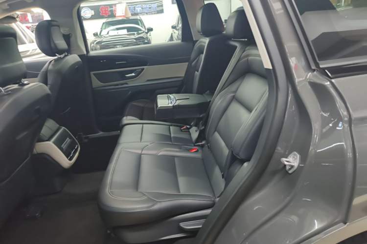Used Lincoln Nautilus 2023 2.0T All-Wheel-Drive Luxury Hybrid Edition Left Rear Seat