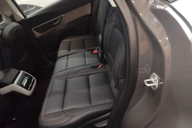 Used Lincoln Nautilus 2023 2.0T All-Wheel-Drive Luxury Edition Left Rear Seat