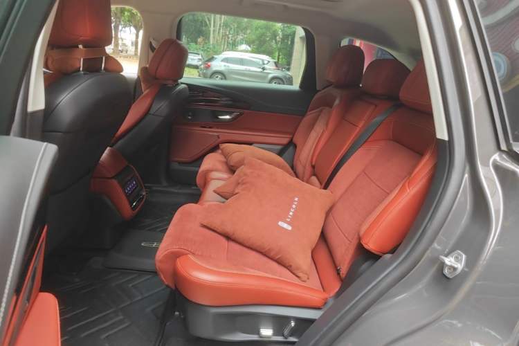 Used Lincoln Nautilus 2023 2.0T All-Wheel-Drive Zunrui Hybrid Version Left Rear Seat