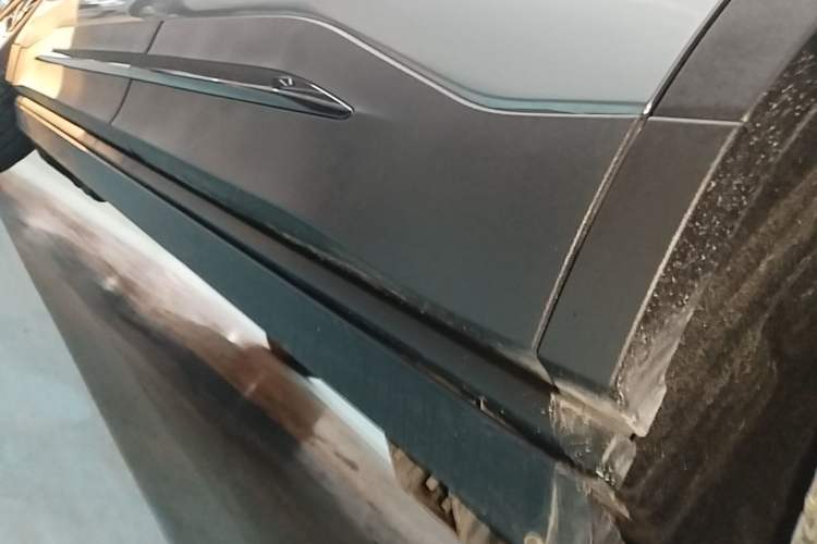 Used Lincoln Nautilus 2023 2.0T All-Wheel-Drive Luxury Edition Left Side Sill