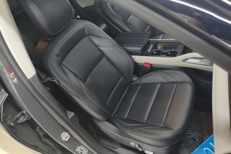 Used Lincoln Nautilus 2023 2.0T All-Wheel-Drive Luxury Hybrid Edition Right Front Seat
