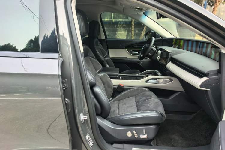 Used Lincoln Nautilus 2023 2.0T All-Wheel-Drive Zunrui Hybrid Version Right Front Seat
