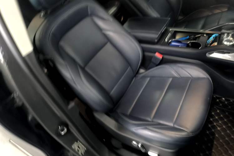 Used Lincoln Nautilus 2023 2.0T All-Wheel-Drive Luxury Edition Right Front Seat