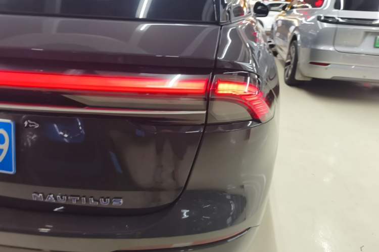 Used Lincoln Nautilus 2023 2.0T All-Wheel-Drive Luxury Hybrid Edition Right Rear Taillight