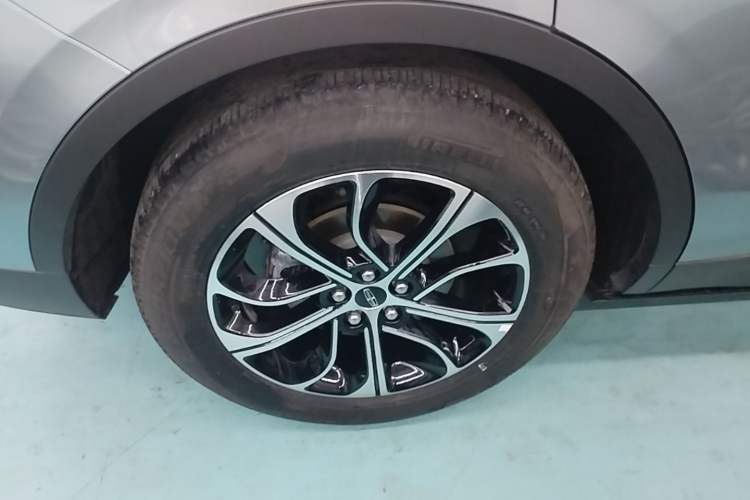 Used Lincoln Nautilus 2023 2.0T All-Wheel-Drive Luxury Edition Right Rear Wheel Hub