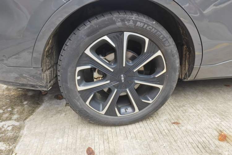 Used Lincoln Nautilus 2023 2.0T All-Wheel-Drive Zunrui Hybrid Version Right Rear Wheel Hub