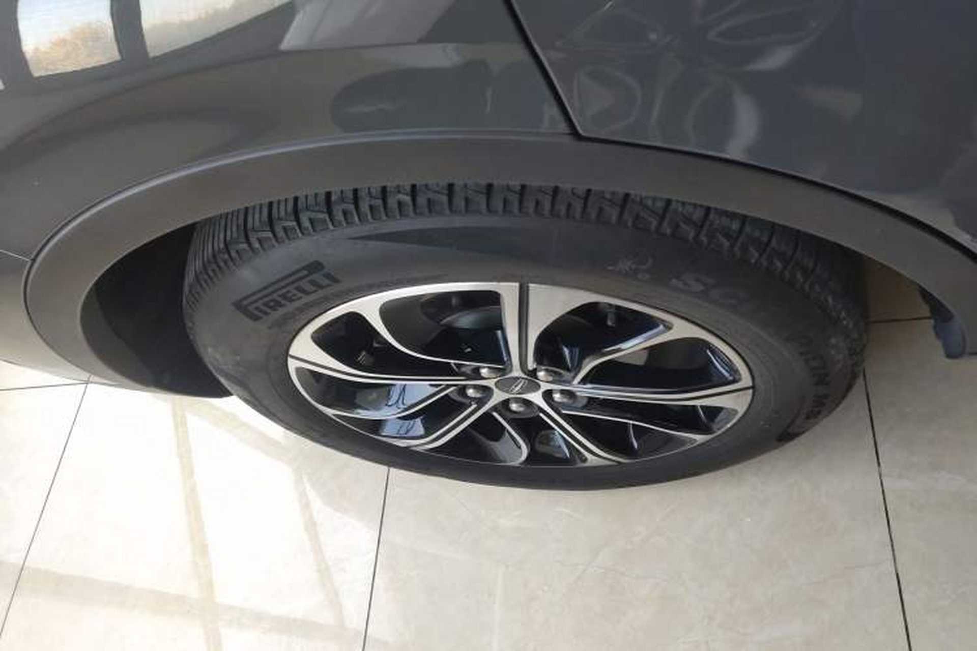 Used Lincoln Nautilus 2023 2.0T All-Wheel-Drive Luxury Edition Right Rear Wheel Hub
