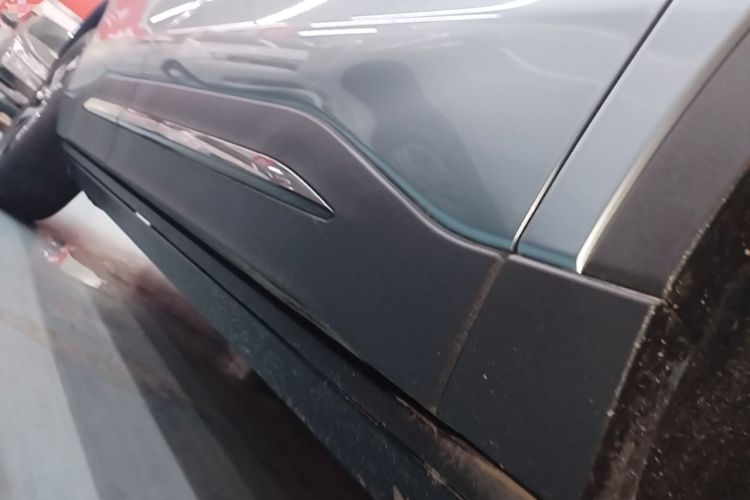 Used Lincoln Nautilus 2023 2.0T All-Wheel-Drive Luxury Edition Right Side Sill