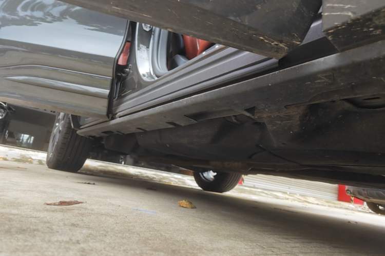 Used Lincoln Nautilus 2023 2.0T All-Wheel-Drive Zunrui Hybrid Version Right Side Sill