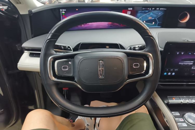 Used Lincoln Nautilus 2023 2.0T All-Wheel-Drive Luxury Hybrid Edition Steering Wheel