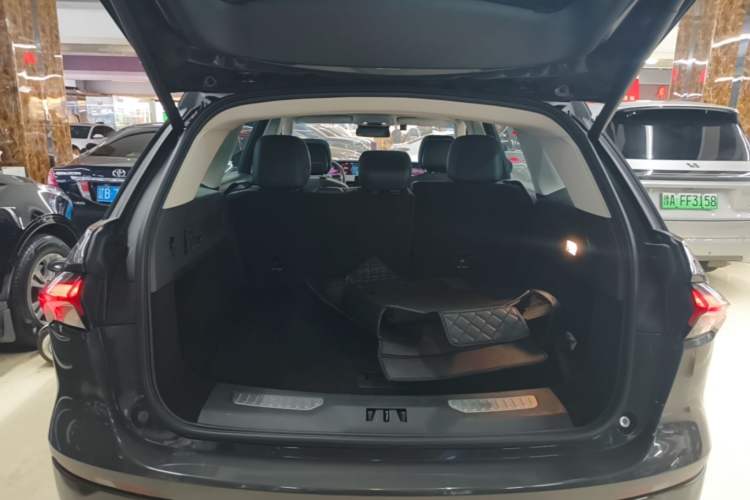Used Lincoln Nautilus 2023 2.0T All-Wheel-Drive Luxury Hybrid Edition Trunk