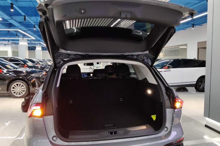 Used Lincoln Nautilus 2023 2.0T Four-Wheel Drive Luxury Edition Trunk