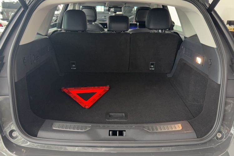 Used Lincoln Nautilus 2023 2.0T All-Wheel-Drive Luxury Edition Trunk