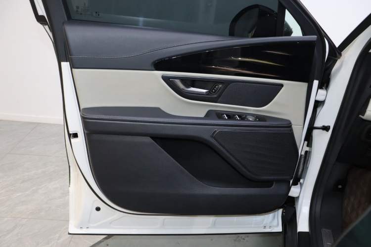 Used Lincoln Nautilus 2023 2.0T Four-Wheel Drive Luxury Edition Interior 2