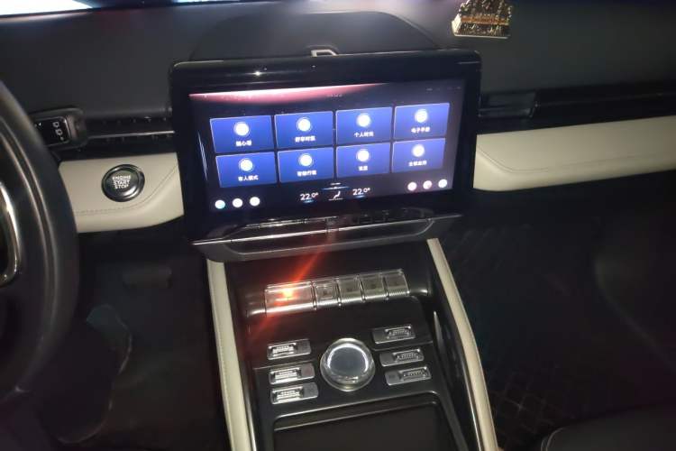 Used Lincoln Nautilus 2023 2.0T All-Wheel-Drive Luxury Hybrid Edition Audio And AC Panel