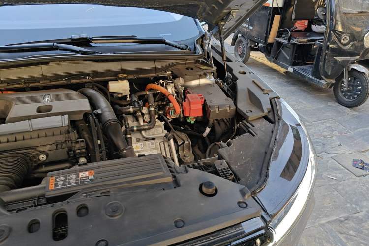 Used Lincoln Nautilus 2023 2.0T All-Wheel-Drive Zunrui Hybrid Version Engine Bay Left
