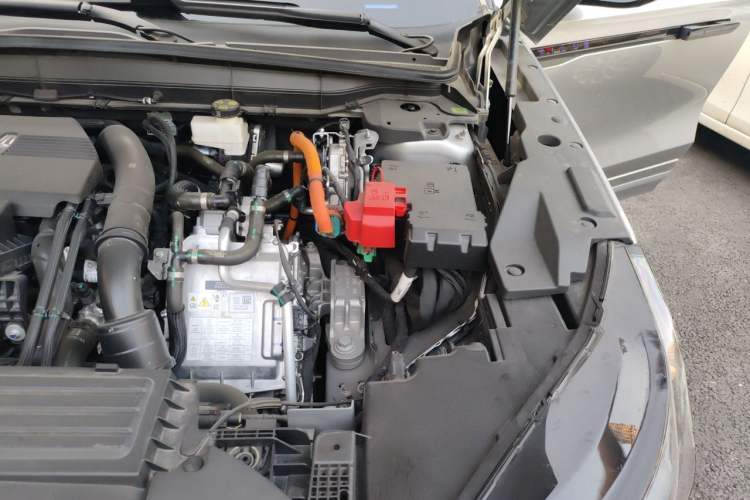Used Lincoln Nautilus 2023 2.0T All-Wheel-Drive Zunrui Hybrid Version Engine Bay Left