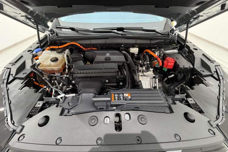 Used Lincoln Nautilus 2023 2.0T All-Wheel-Drive Zunrui Hybrid Version Engine Bay