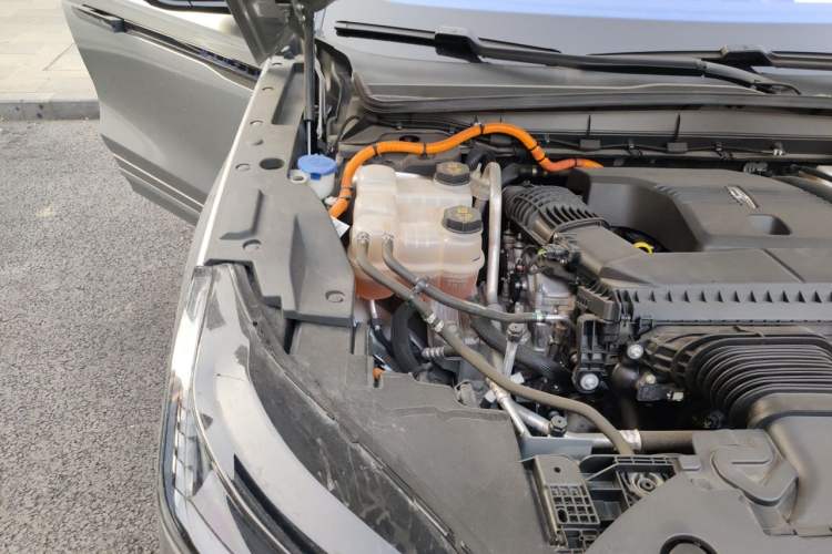 Used Lincoln Nautilus 2023 2.0T All-Wheel-Drive Zunrui Hybrid Version Engine Bay Right