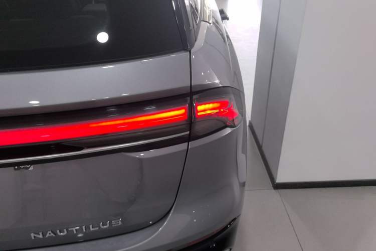 Used Lincoln Nautilus 2023 2.0T All-Wheel-Drive Luxury Edition Exterior 3