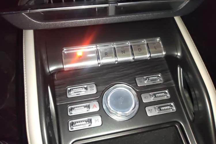 Used Lincoln Nautilus 2023 2.0T All-Wheel-Drive Luxury Hybrid Edition Gear Lever