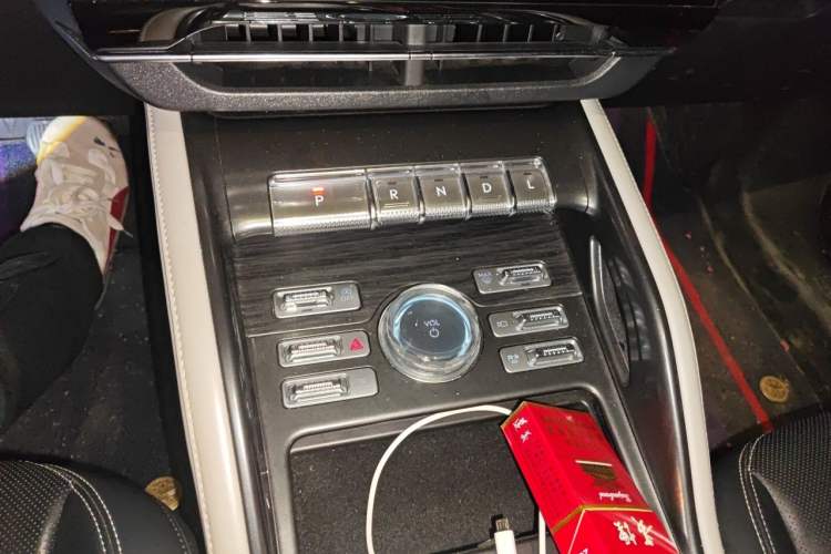 Used Lincoln Nautilus 2023 2.0T All-Wheel-Drive Luxury Edition Gear Lever