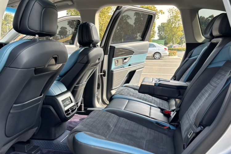 Used Lincoln Nautilus 2023 2.0T All-Wheel-Drive Zunrui Hybrid Version Interior 3