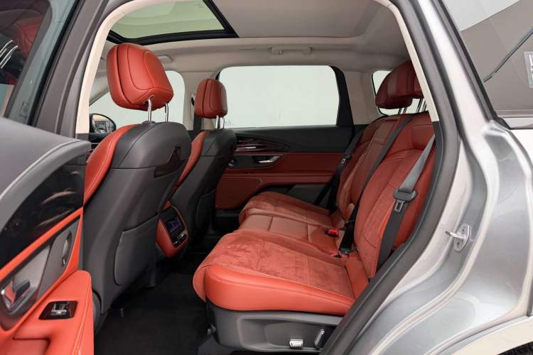 Used Lincoln Nautilus 2023 2.0T All-Wheel-Drive Zunrui Hybrid Version Interior 4