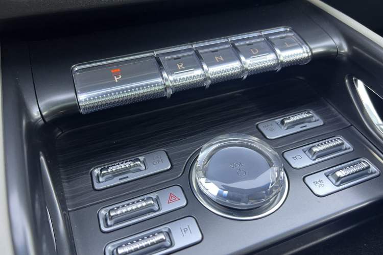 Used Lincoln Nautilus 2023 2.0T Four-Wheel Drive Luxury Edition Interior 5