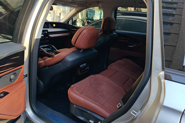 Used Lincoln Nautilus 2023 2.0T All-Wheel-Drive Zunrui Hybrid Version Left Rear Seat
