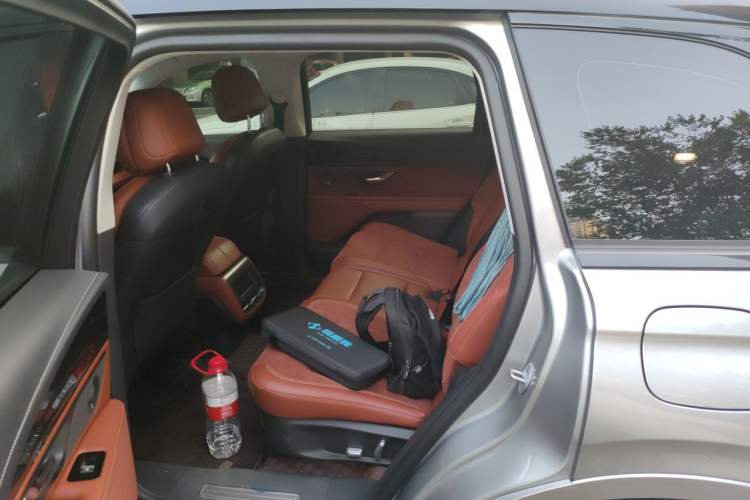 Used Lincoln Nautilus 2023 2.0T All-Wheel-Drive Zunrui Hybrid Version Left Rear Seat