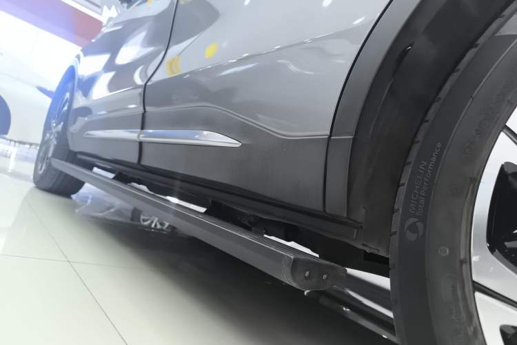 Used Lincoln Nautilus 2023 2.0T Four-Wheel Drive Zunrui Version Left Side Sill