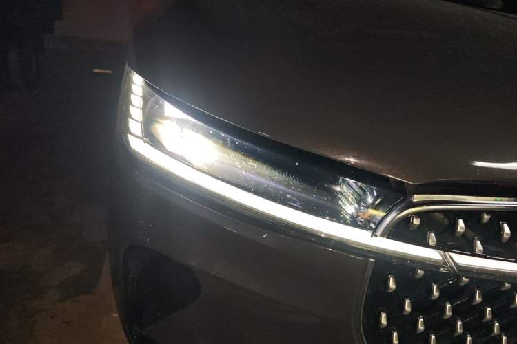 Used Lincoln Nautilus 2023 2.0T All-Wheel-Drive Luxury Edition Right Front Headlight