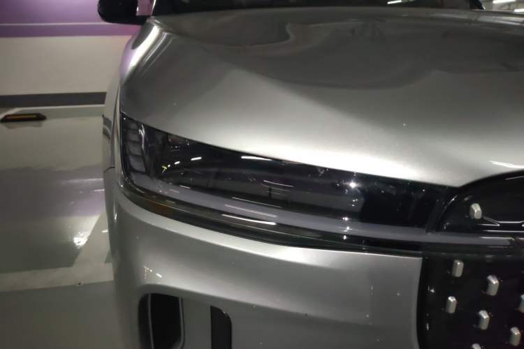 Used Lincoln Nautilus 2023 2.0T All-Wheel-Drive Luxury Hybrid Edition Right Front Headlight