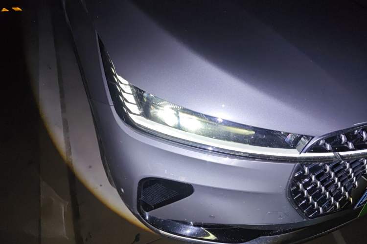 Used Lincoln Nautilus 2023 2.0T All-Wheel-Drive Luxury Edition Right Front Headlight