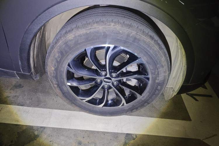 Used Lincoln Nautilus 2023 2.0T Four-Wheel Drive Luxury Edition Right Front Wheel Hub