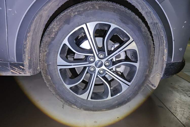 Used Lincoln Nautilus 2023 2.0T All-Wheel-Drive Luxury Edition Right Front Wheel Hub