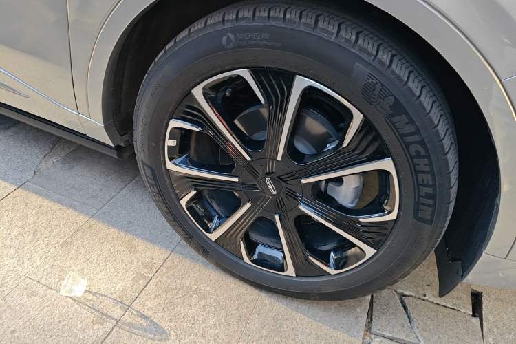 Used Lincoln Nautilus 2023 2.0T All-Wheel-Drive Zunrui Hybrid Version Right Front Wheel Hub