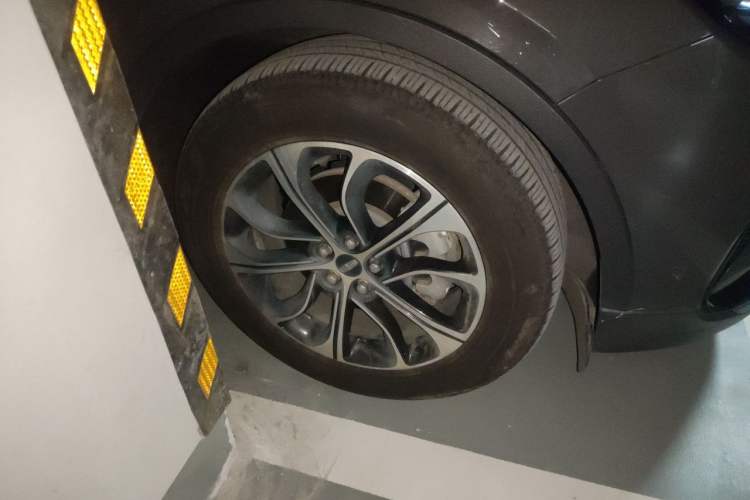 Used Lincoln Nautilus 2023 2.0T All-Wheel-Drive Luxury Edition Right Front Wheel Hub