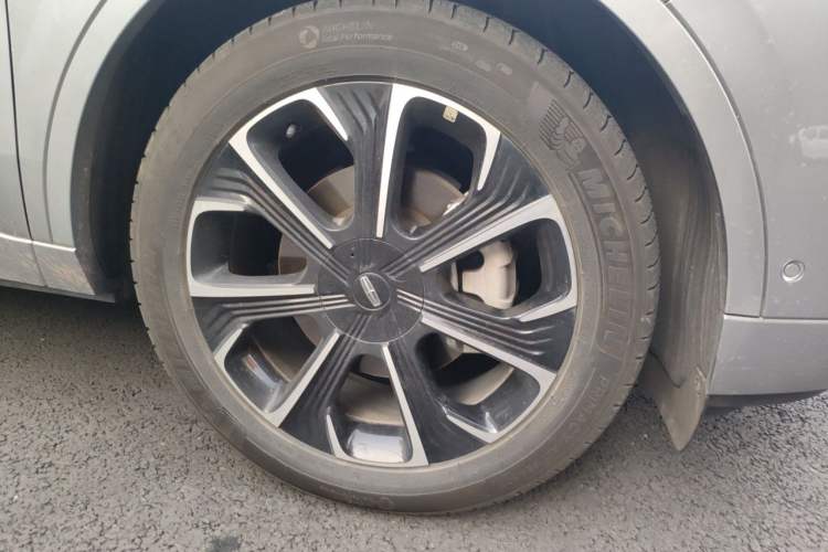 Used Lincoln Nautilus 2023 2.0T All-Wheel-Drive Zunrui Hybrid Version Right Front Wheel Hub