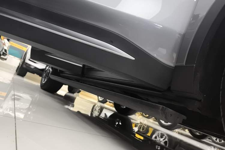Used Lincoln Nautilus 2023 2.0T Four-Wheel Drive Zunrui Version Right Side Sill