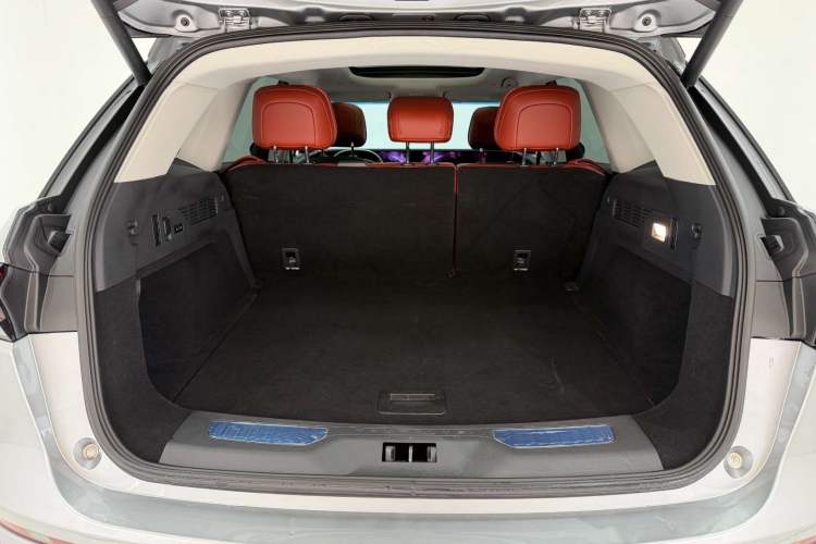 Used Lincoln Nautilus 2023 2.0T All-Wheel-Drive Zunrui Hybrid Version Trunk