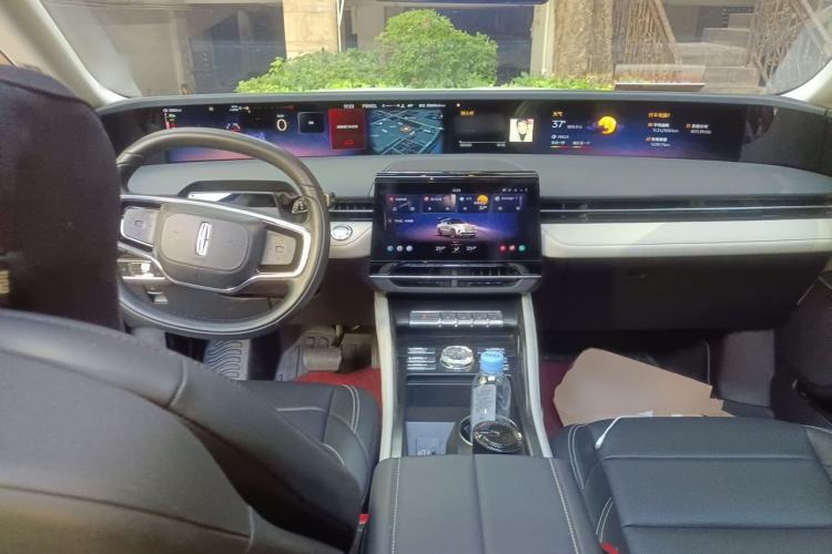 Used Lincoln Nautilus 2023 2.0T All-Wheel-Drive Luxury Edition Center Console