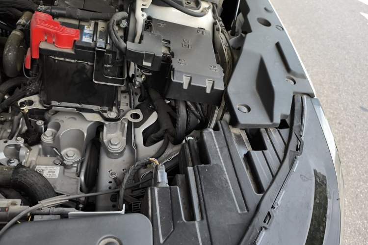 Used Lincoln Nautilus 2023 2.0T Four-Wheel Drive Luxury Edition Engine Bay Left
