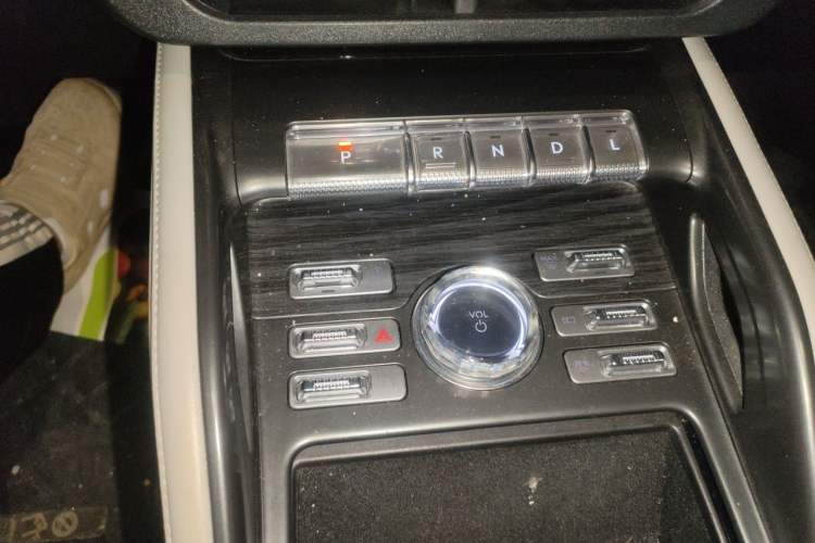 Used Lincoln Nautilus 2023 2.0T All-Wheel-Drive Luxury Edition Gear Lever