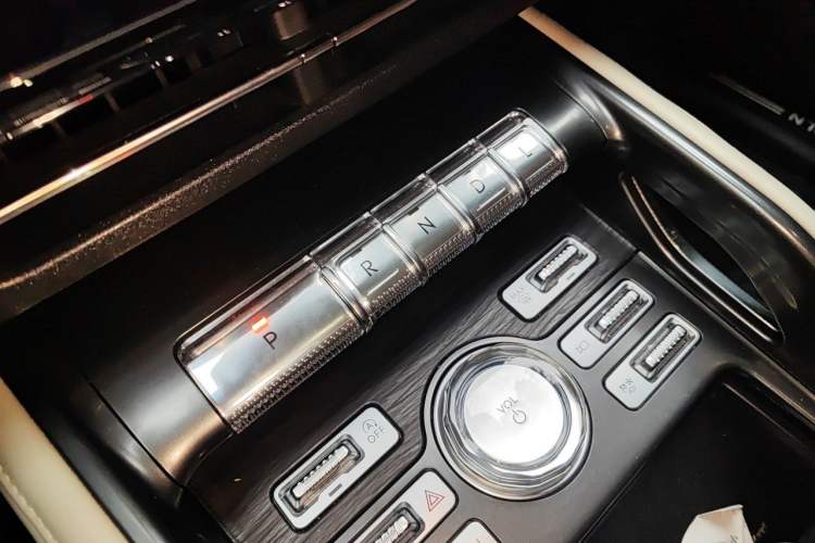 Used Lincoln Nautilus 2023 2.0T Four-Wheel Drive Luxury Edition Gear Lever